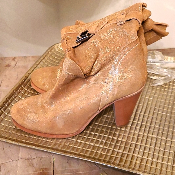 Geox Respira Gold Leather Booties Never Worn - Picture 2 of 7